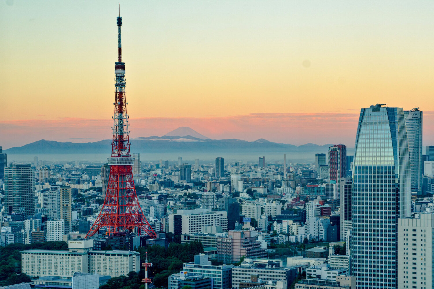 Why Tokyo Works as Your Base, tokyo skyline