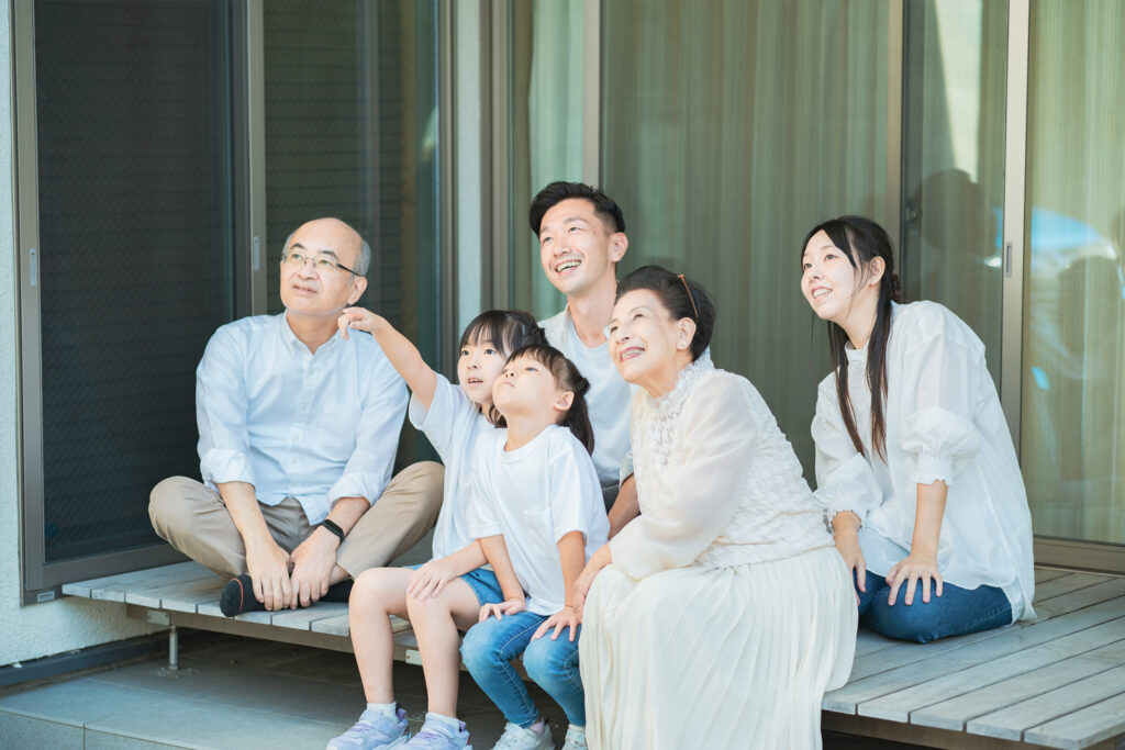 An image showing a family gathering, what many Japanese holidays are about.