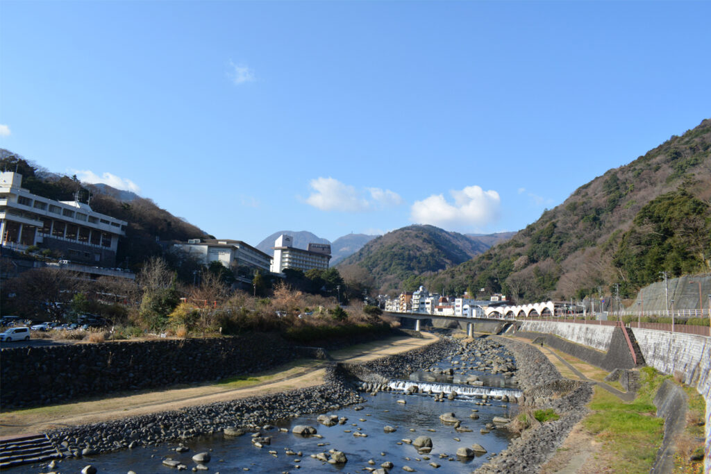 Hakone: Art and Hot Springs Within Reach: Hakone-Yumoto Station
