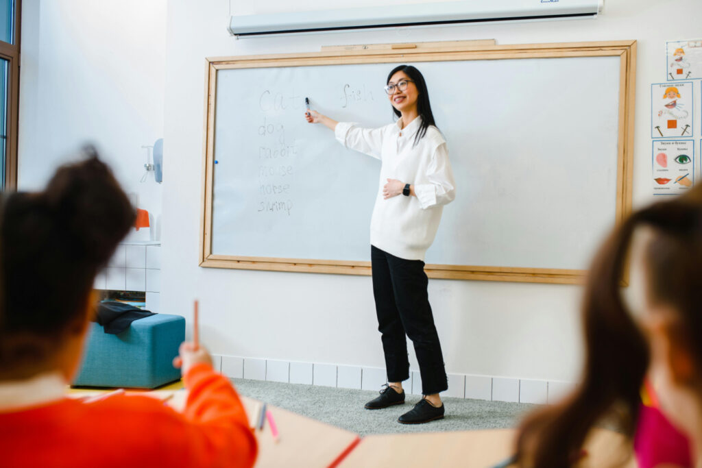 English Teacher - How much do English teachers get paid in Japan?