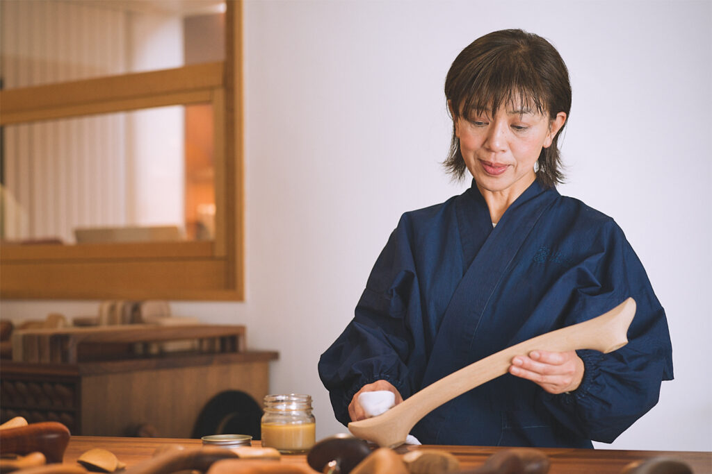 An Image of Makiko Takahashi working. 
