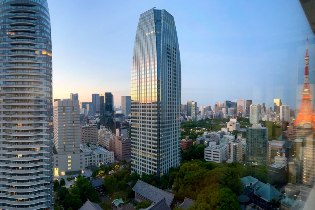 An image of a view from a unti in Park Court Toranomon Atago Tower, showing Tokyo tower and city views with lots of greenery. Apartment for sale in Minato, Tokyo, Units for sale with Housing Japan