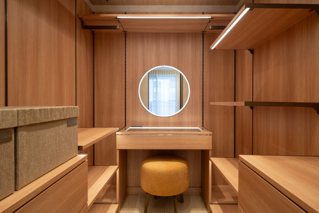An image of the Interior of the Saion Sakurazaka, showing a wall in closet. Apartment for sale in Minato, Tokyo, Units for sale with Housing Japan