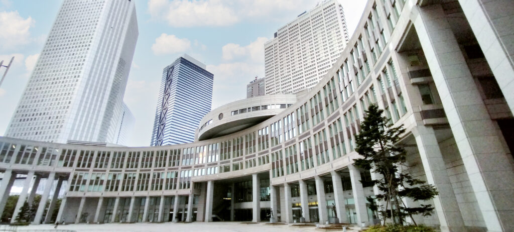 An image of the Tokyo Metropolitan Government Building in Tokyo, showing curved plaza area, designed by Kenzō Tange