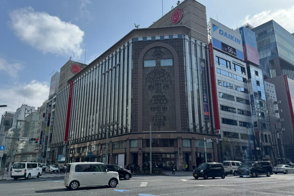 An image of the Ginza Mitsukoshi Department store. A luxury Department store found in Ginza, Tokyo.