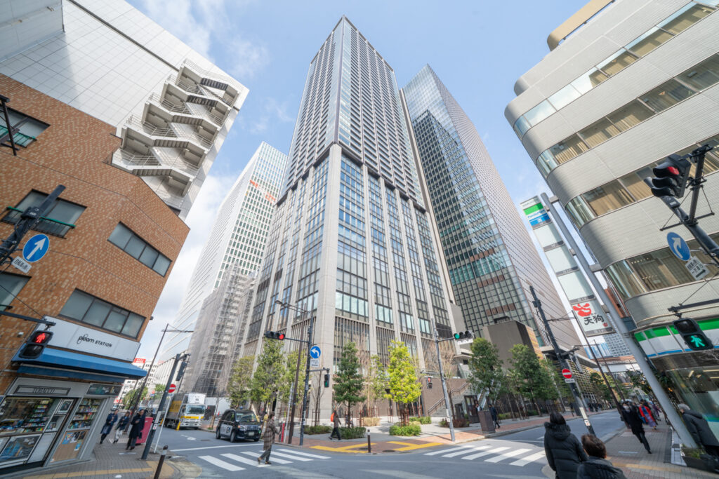 World Tower Residence rising above a street corner in Hamamatsucho, Minato Ward, Tokyo