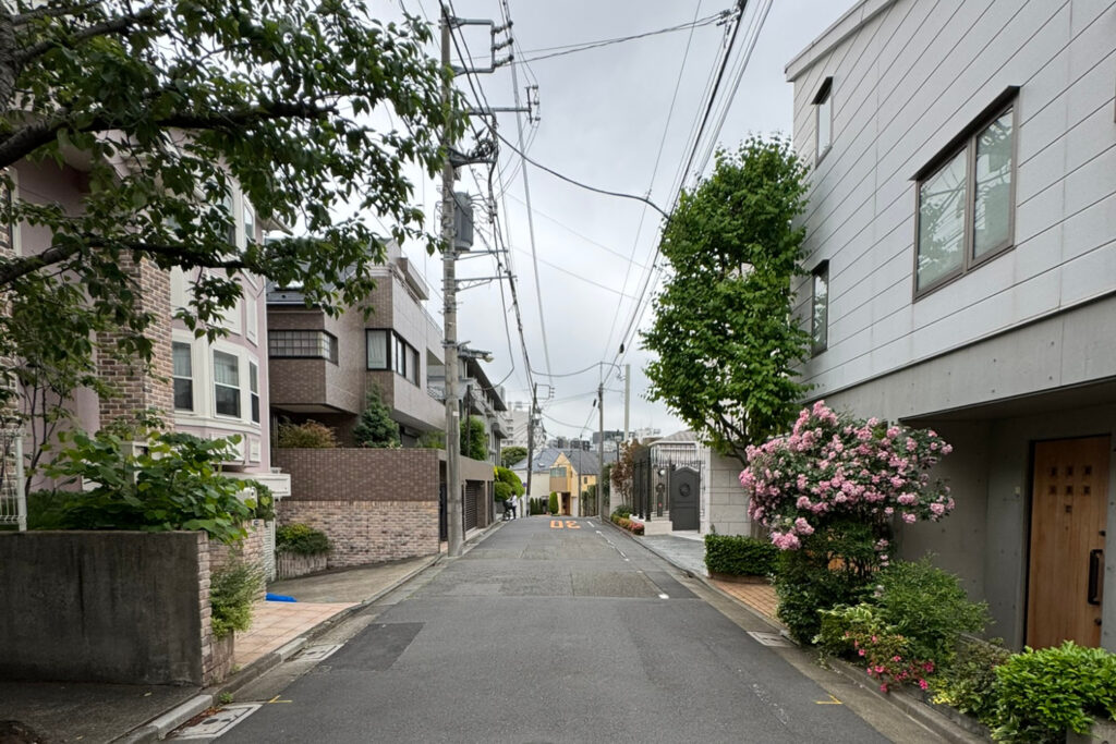 A quiet luxury street in hibuiya ward lined with luxury single properties
