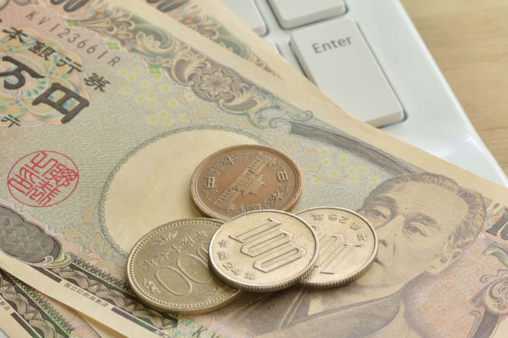 Yen on a calculator showing tax on selling a property in Japan